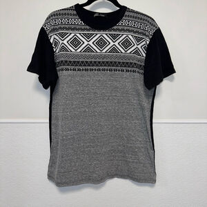 Men's Crank T-shirt Size L Gray and Black Aztec Design